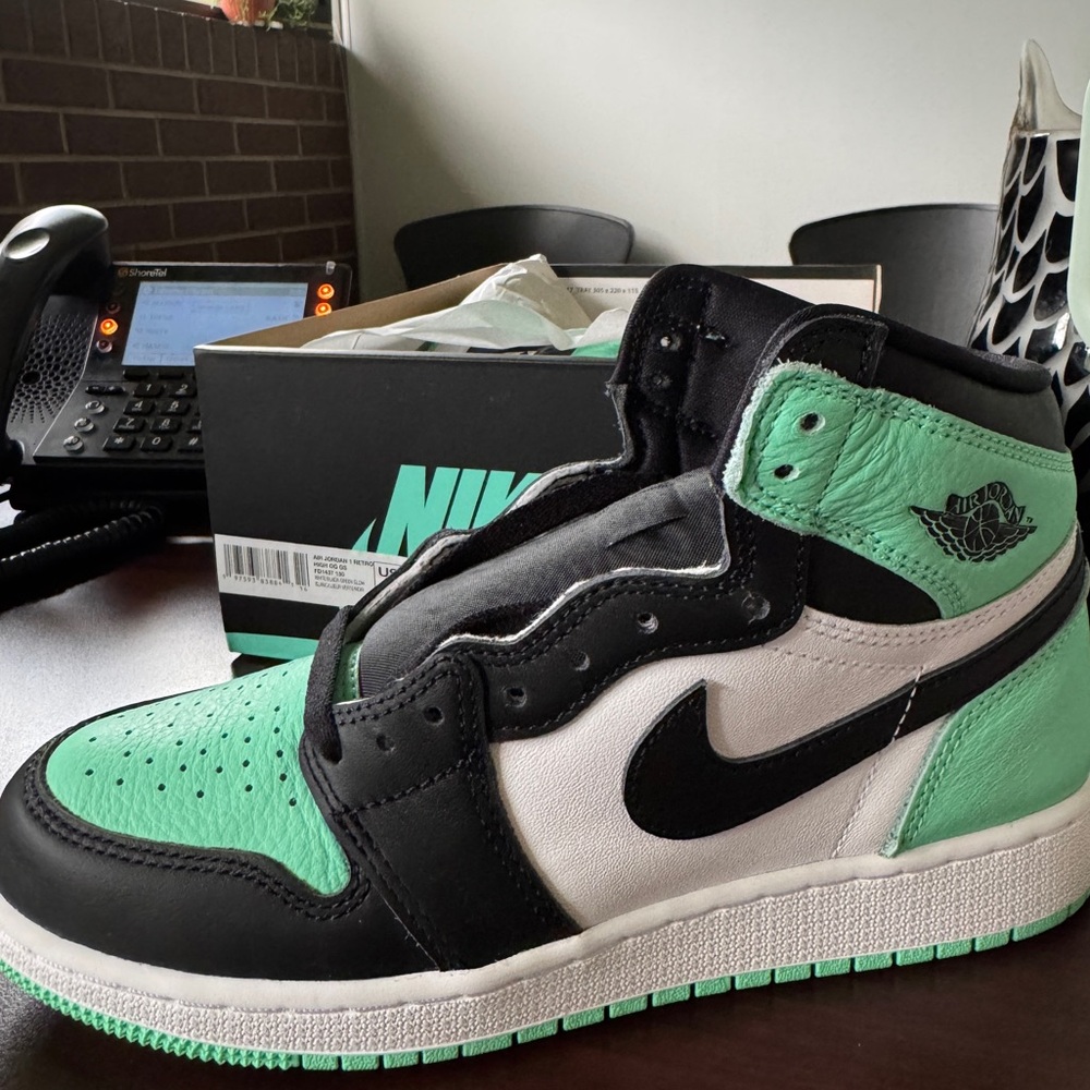 Nike Air Jordan 1 Retro High OG GS - White, Black, Green Glow 6youth